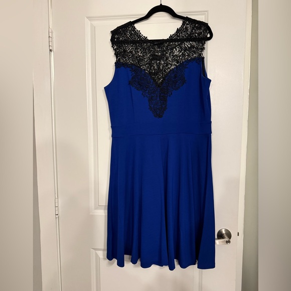 City Chic Lace Love Dress Cobalt Blue NWT - Picture 3 of 4